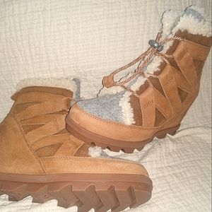 Sorel wedge boots